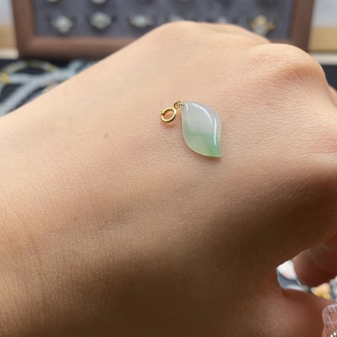 翡翠未镶嵌颈饰你有