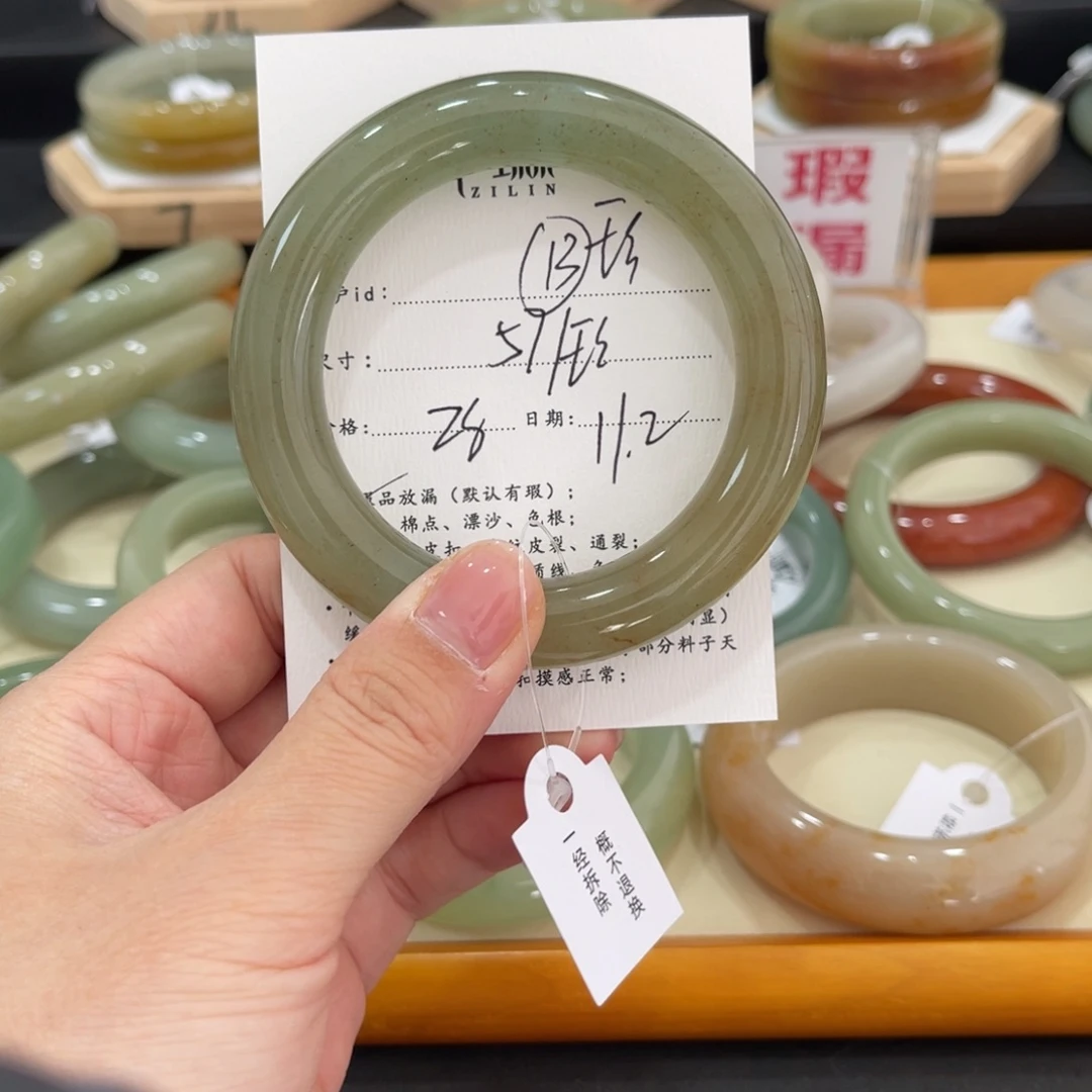 未镶嵌手镯石英质玉