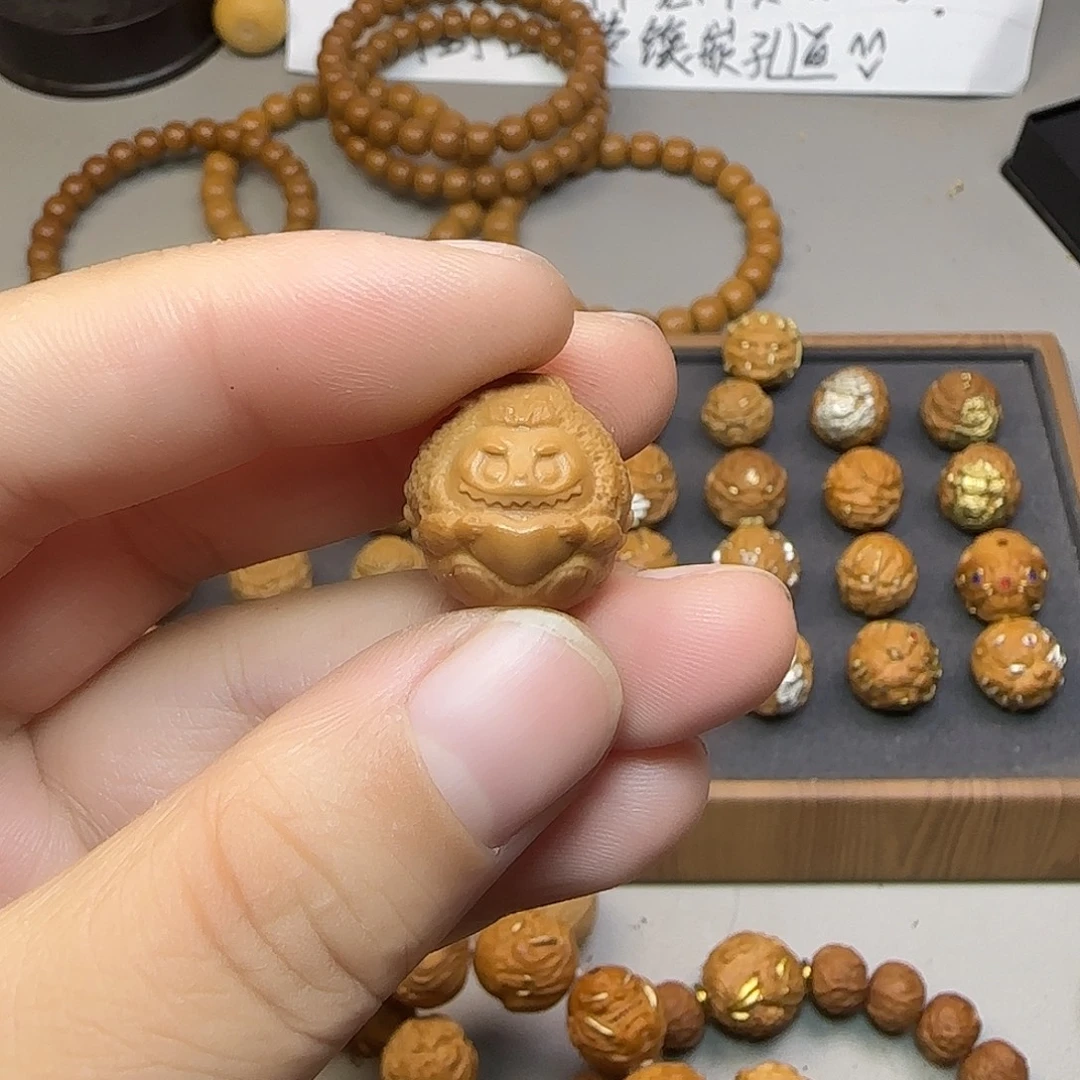 吊坠猴头核桃拉布布