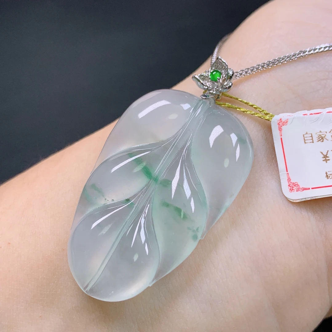 正冰种起光飘花大叶子吊坠女士高品质玉石天然缅甸A货翡翠