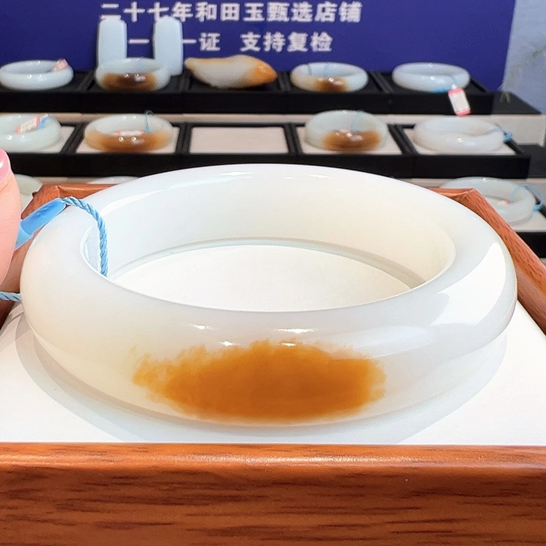 和田玉未镶嵌手镯