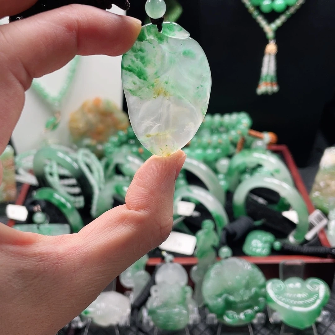 石英质玉未镶嵌吊坠