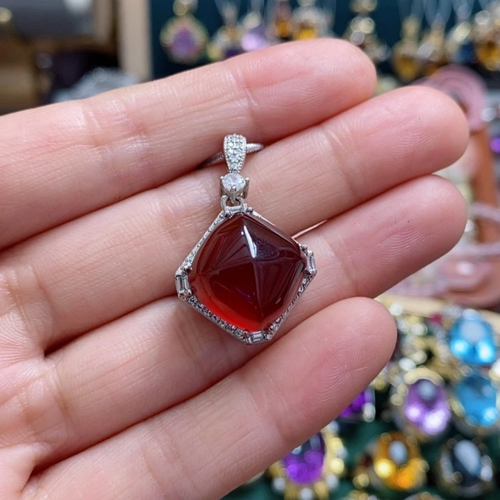 银S925镶嵌颈饰石榴石暮**酥天然石榴石吊坠