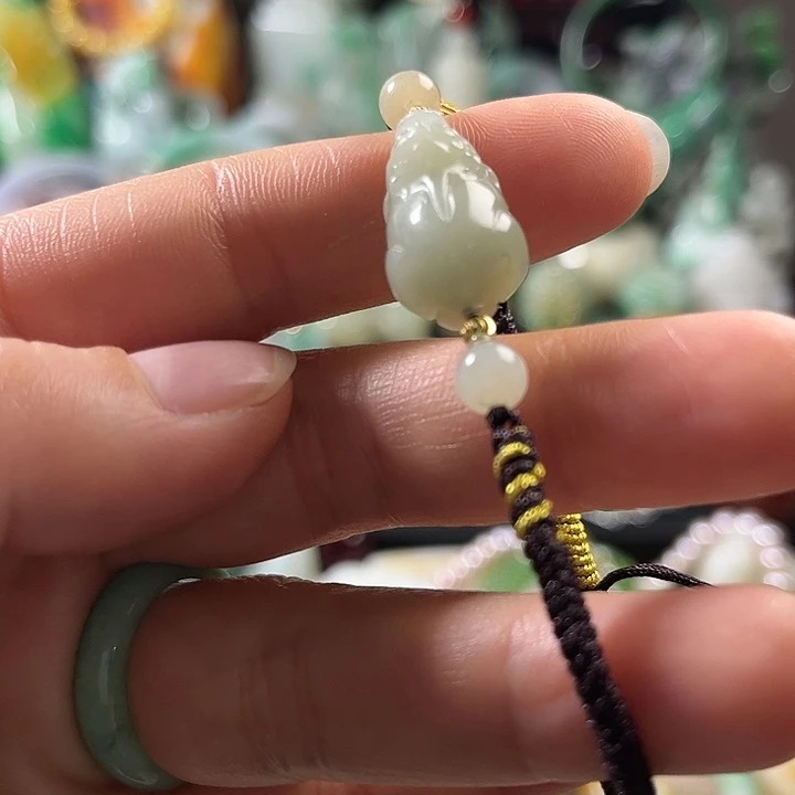 翡翠未镶嵌颈饰翡翠未镶嵌颈饰