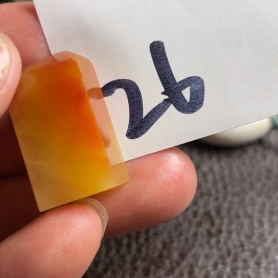 老挝石有**年老挝和老挝