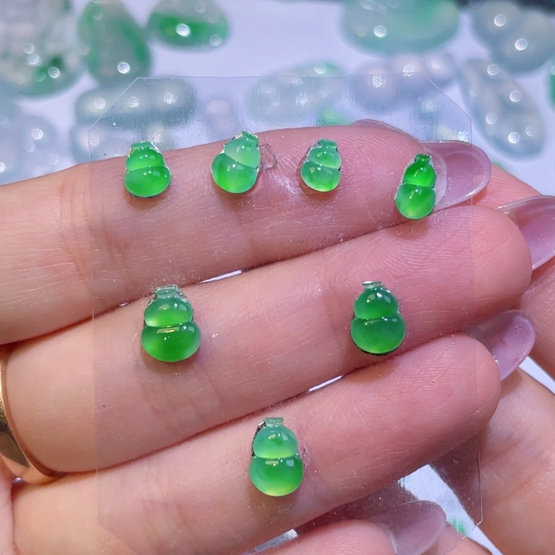 翡翠未镶嵌颈饰裸石