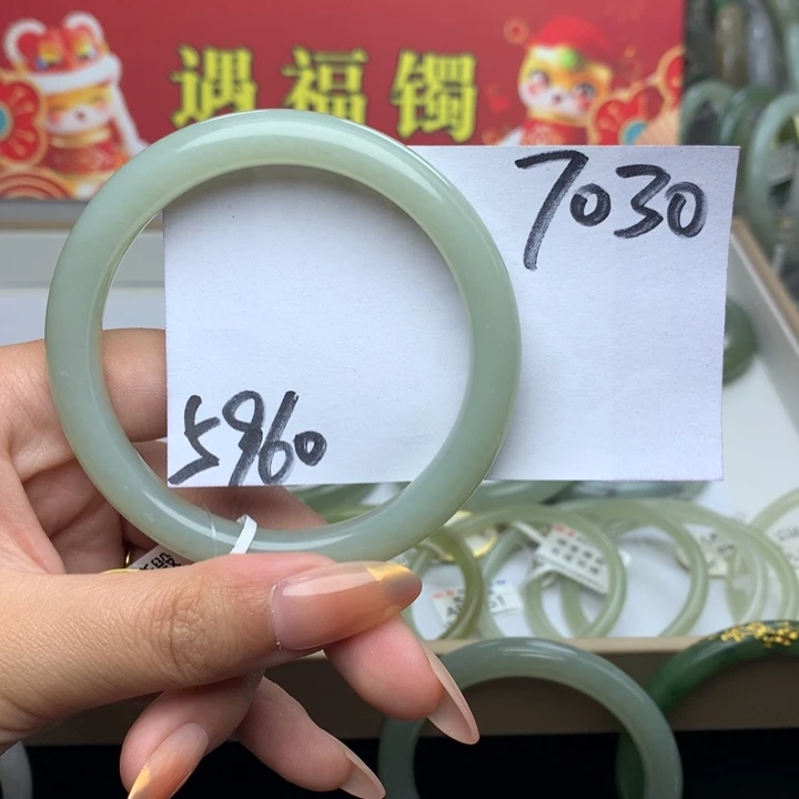 和田玉手镯未镶嵌