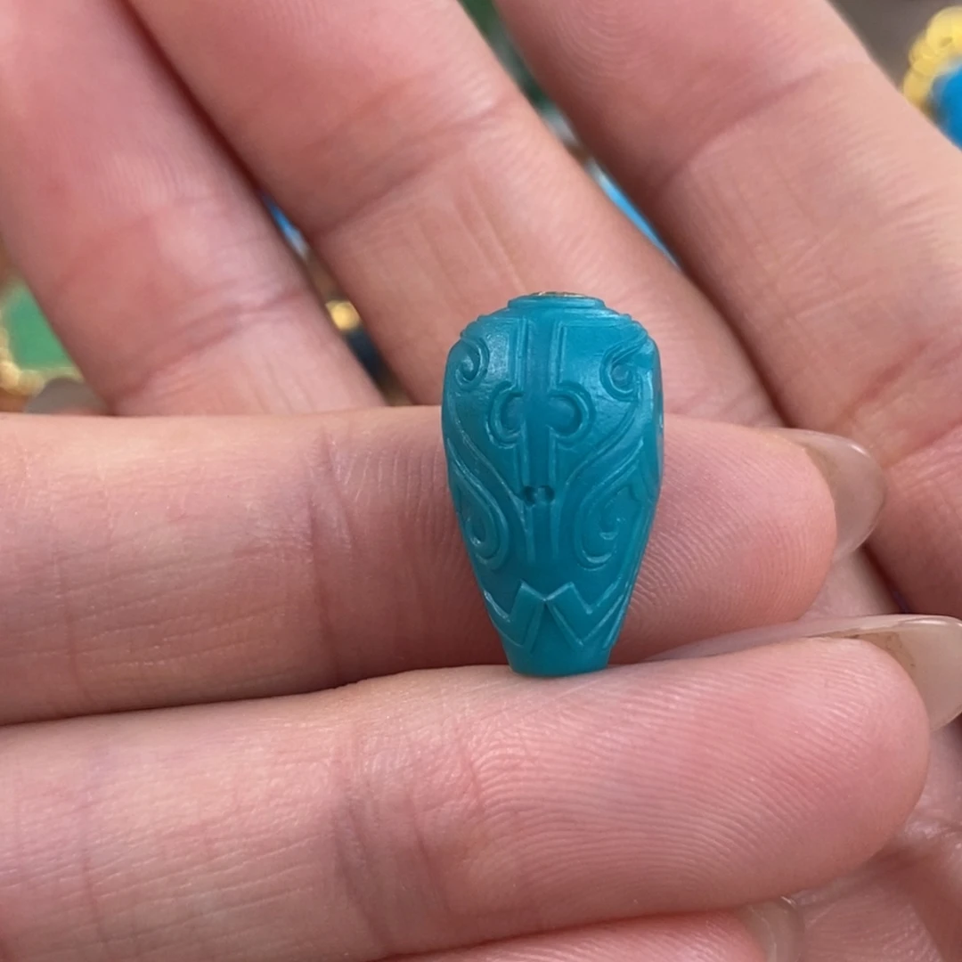 绿松石未镶嵌。博古纹三通