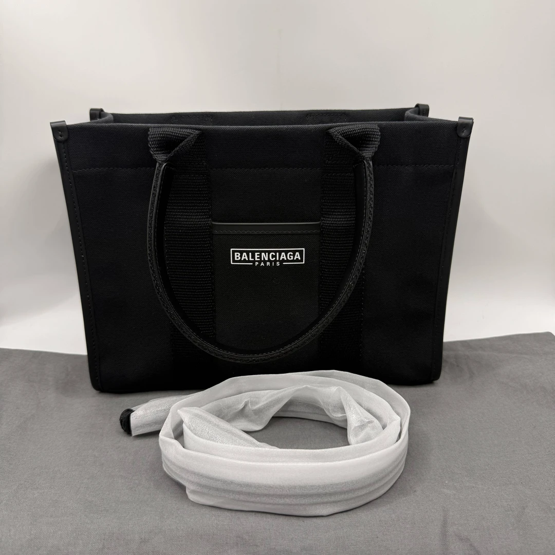 胖虎佳佳/巴黎世家/99新/公价0/箱包/斜挎包/31B2505110263