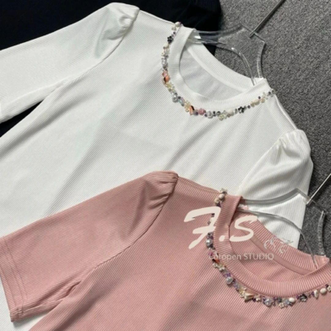 0825两色竖条纹理纯色领口钉珠上衣T恤