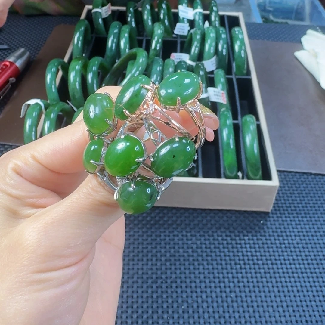 合金戒指和田玉（碧玉）发其一