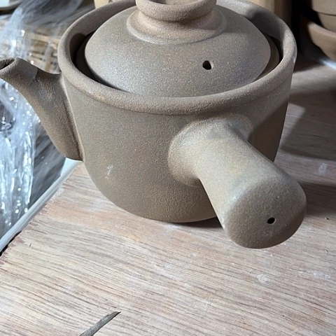 微瑕，明火，口径16厘米，高12，1.4L嘴口有裂