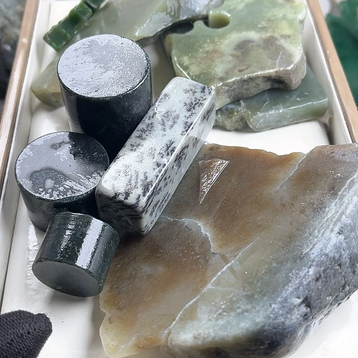 和田玉（糖玉）和田玉9K金镶嵌益**玛