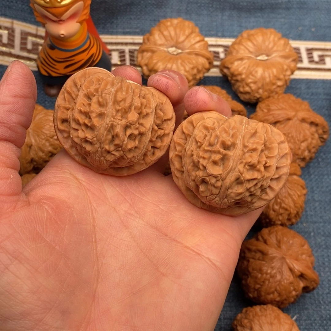 文玩核桃把件44.9精配桃心宫灯