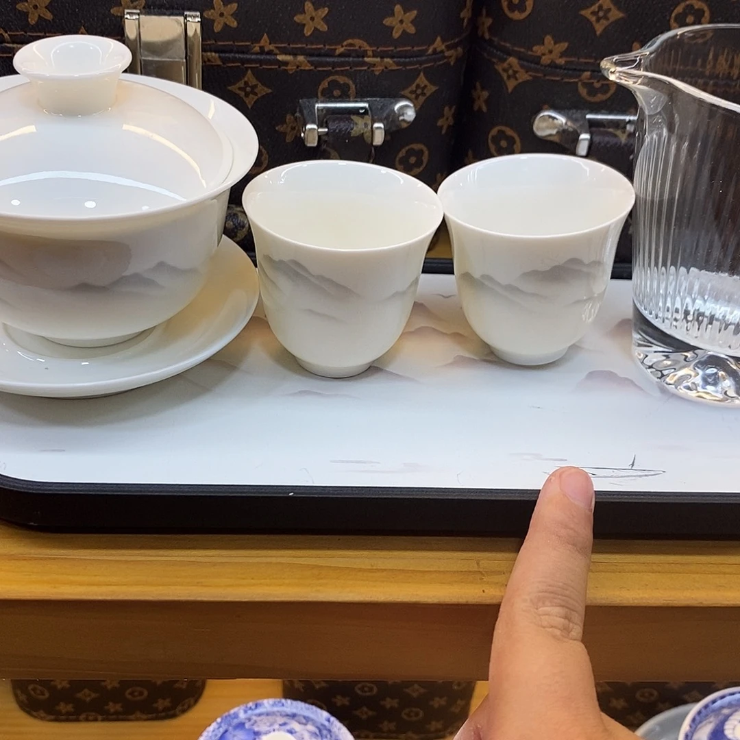 盖碗里的水煮开后放入