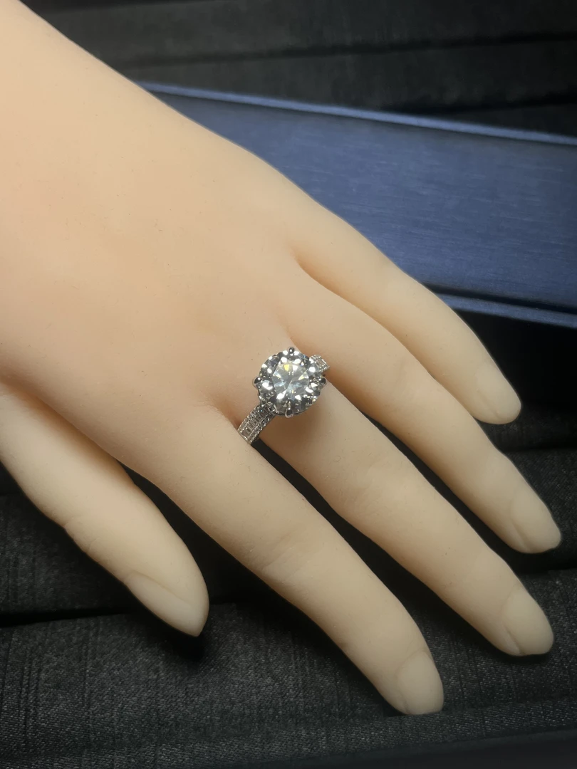 缅甸云上珠宝燕尾牛头K076