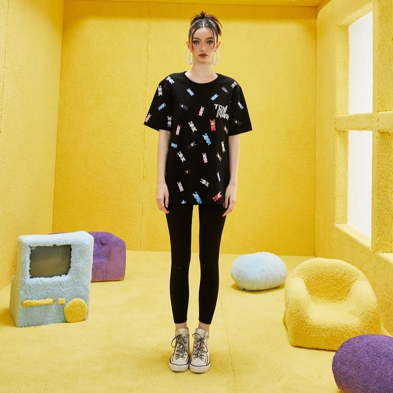 (现货）TCH潮牌缤纷太空兔字母烫钻时尚休闲T恤男女同款T69B106063