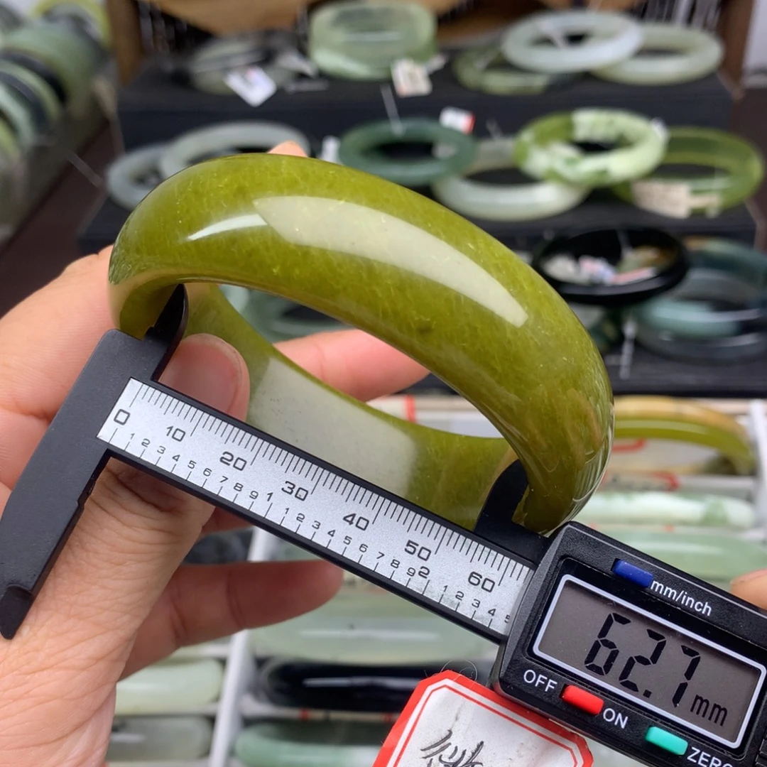 蛇纹石玉未镶嵌手镯1020