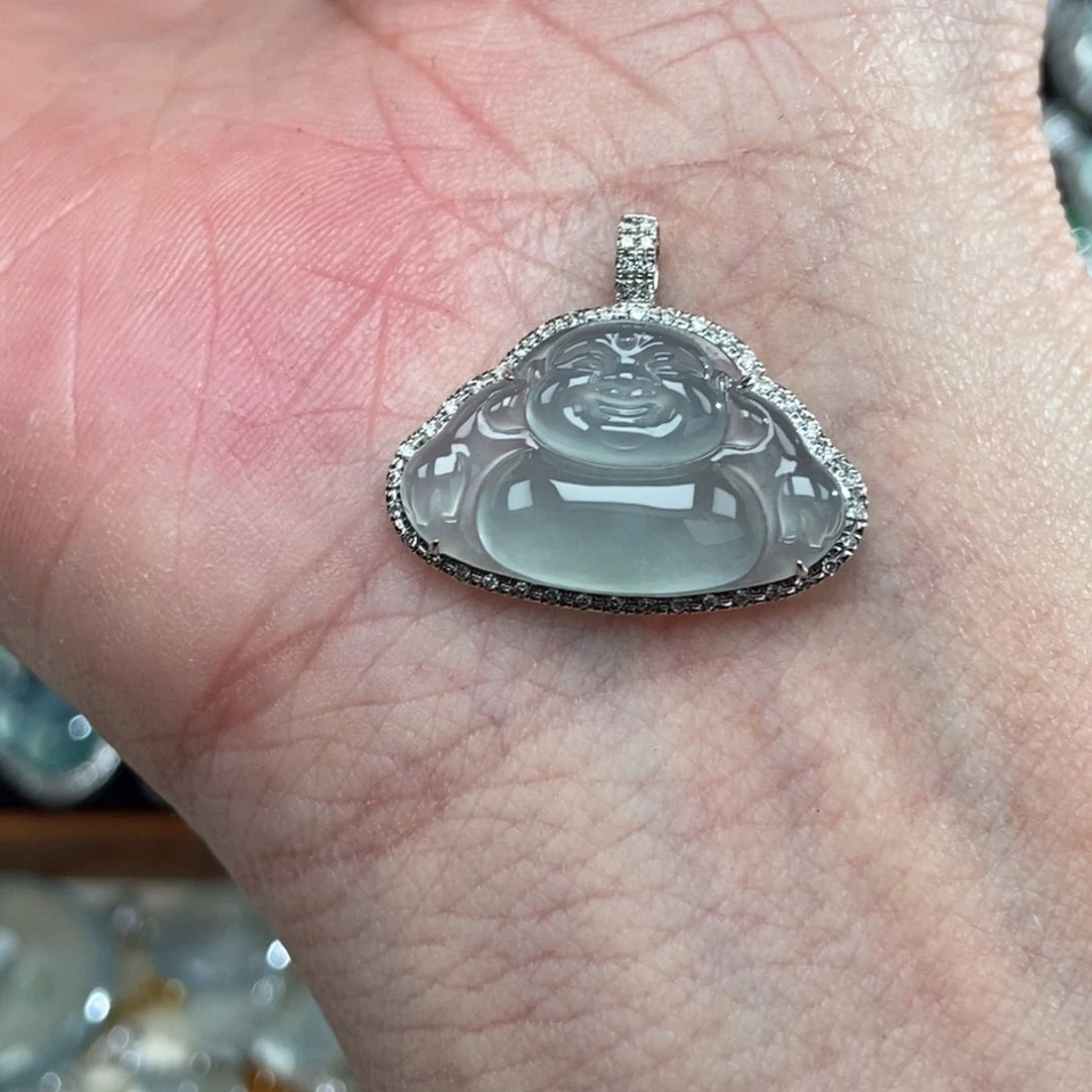 颈饰18K金镶嵌翡翠佛公