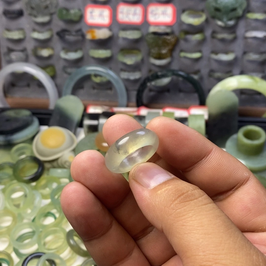 ****平蛇纹石玉未镶嵌戒指