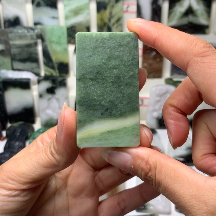 独山玉未镶嵌颈饰