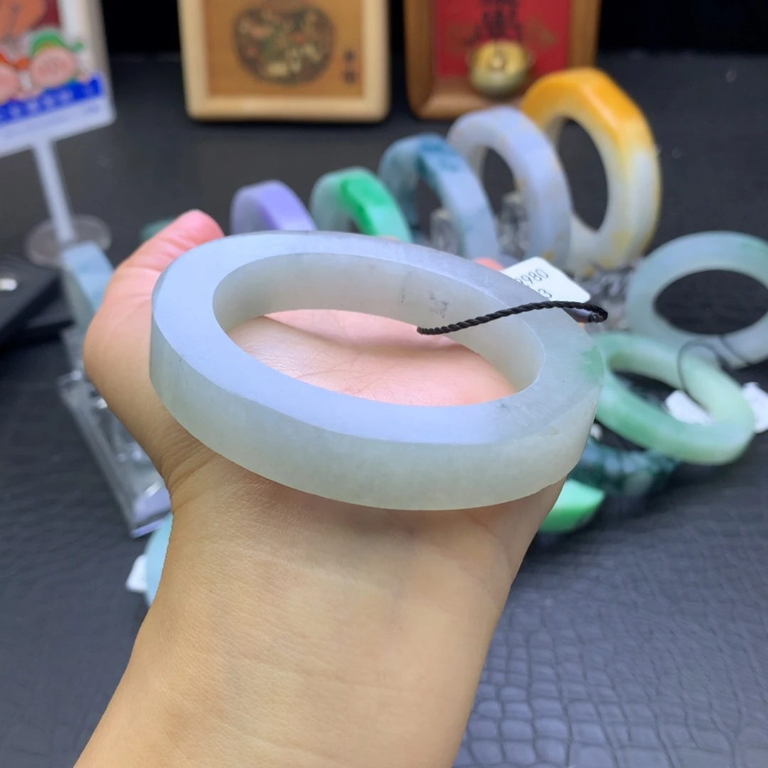 定制翡翠未镶嵌翡翠手镯