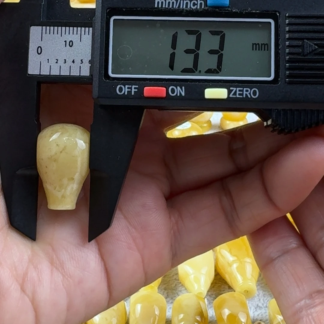 蜜蜡未镶嵌裸石37杂