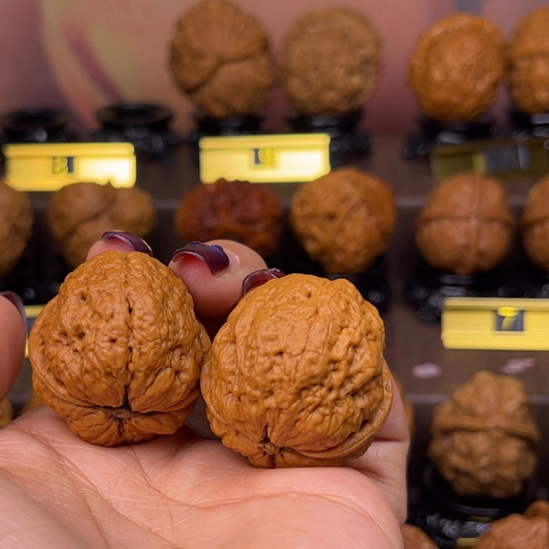 蔡***蔡把件文玩核桃元宝蟾37尺