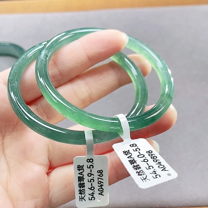 翡翠未镶嵌手镯（圆镯）