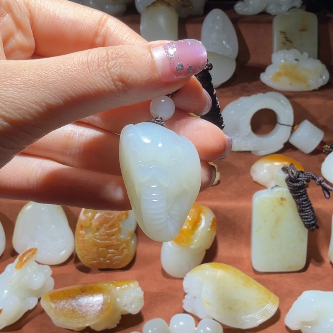 一***风和田玉未镶嵌颈饰