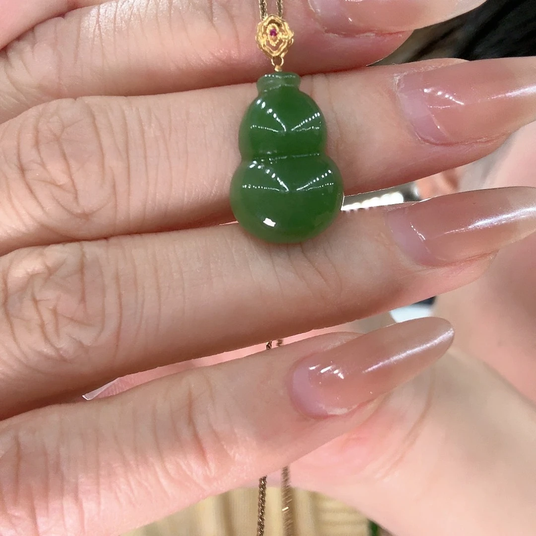 和田玉吊坠(不含链)18K金镶嵌