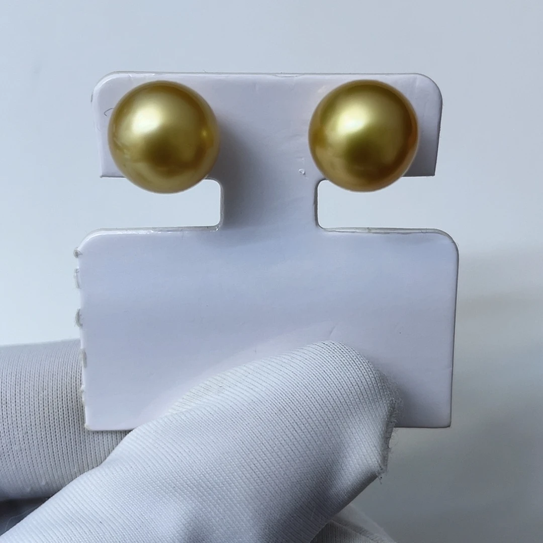 18K金镶嵌海水珍珠耳饰金珠