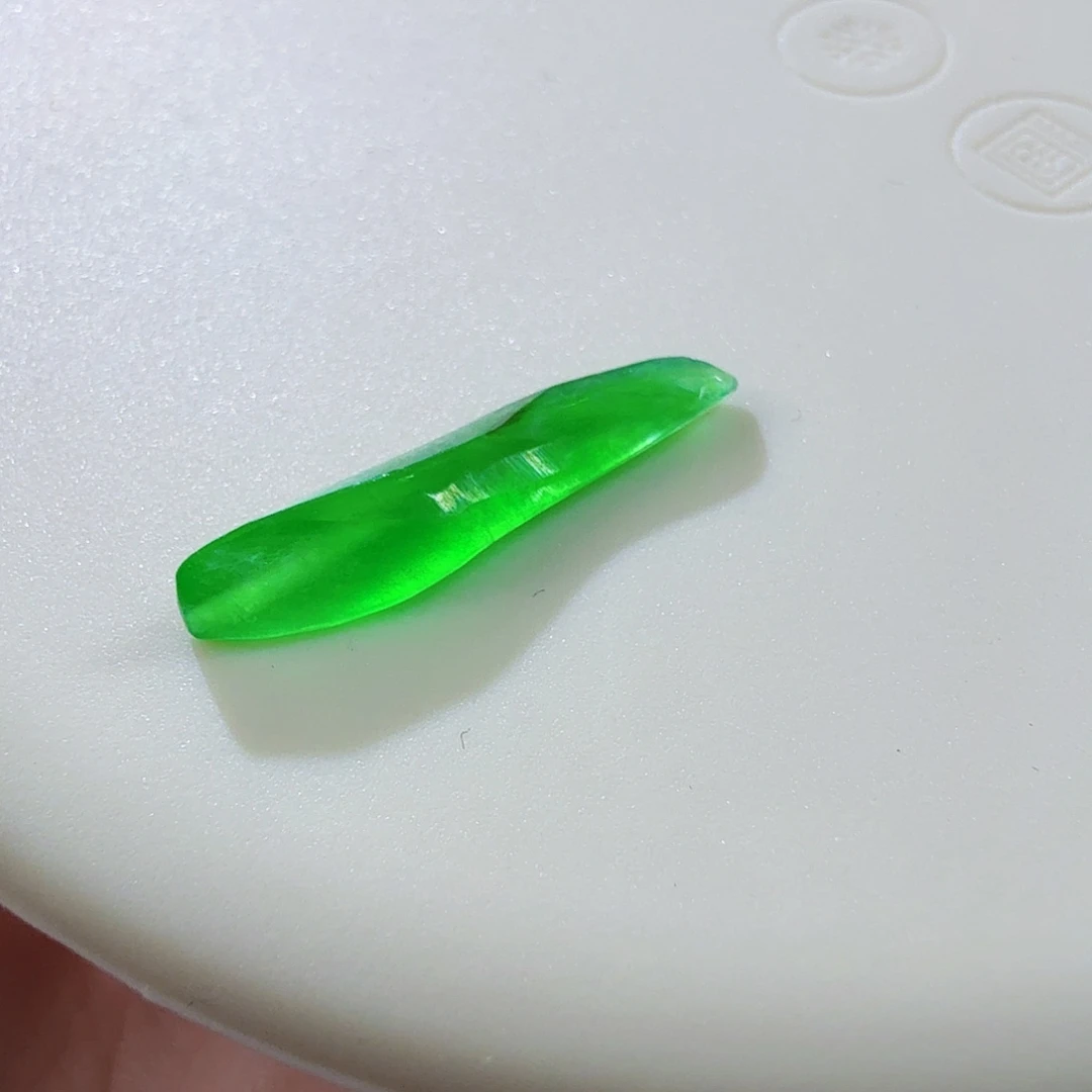 翡翠未镶嵌颈饰裸石