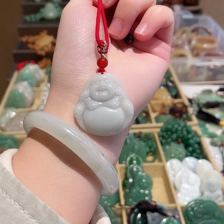 石英质玉未镶嵌颈饰