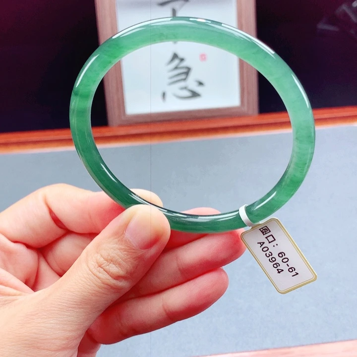 未镶嵌手镯翡翠圆镯