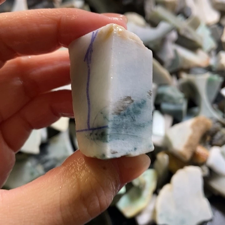 翡翠颈饰未镶嵌天然翡翠