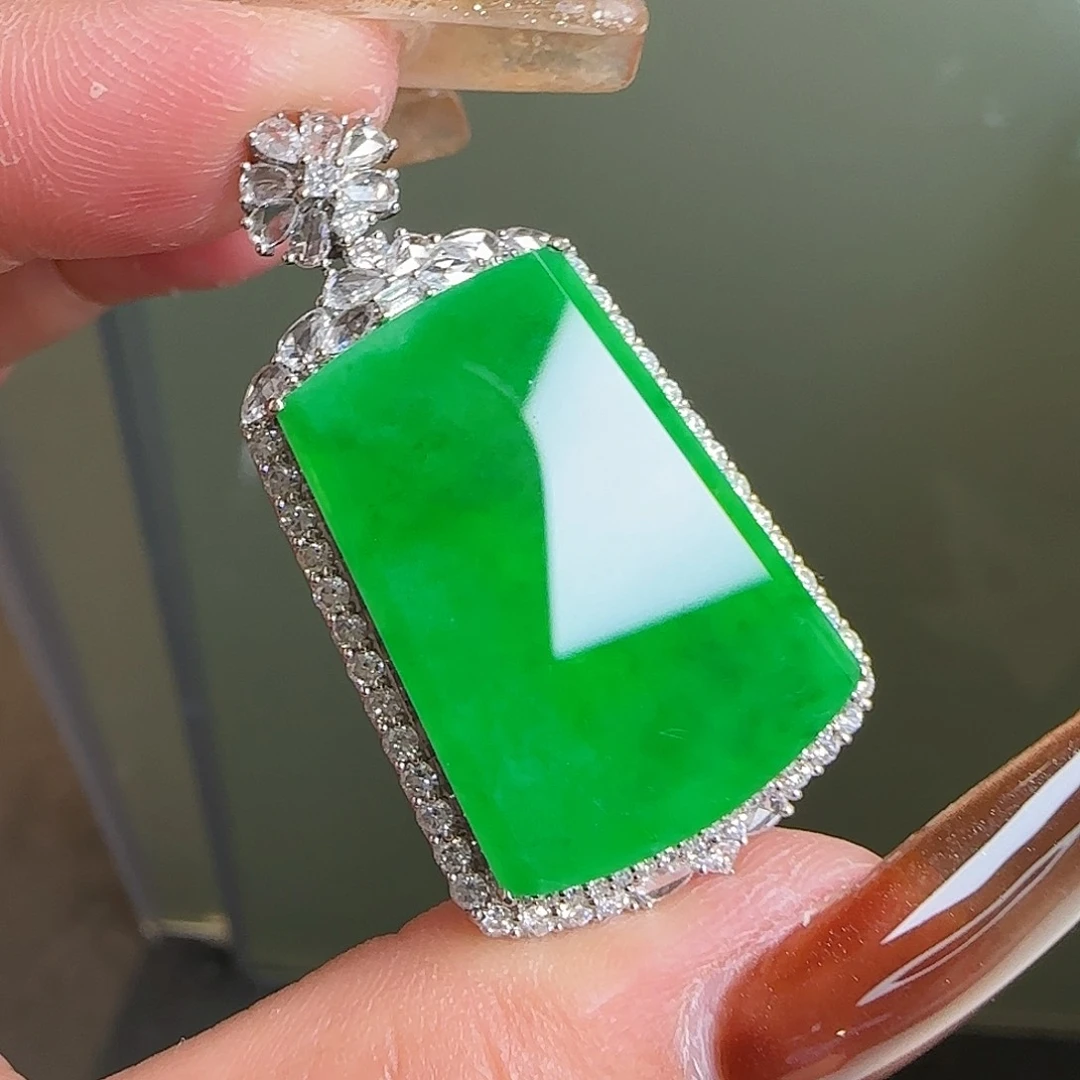 颈饰18K金镶嵌翡翠天然翡翠