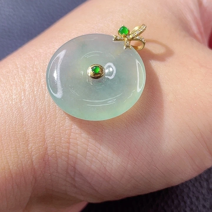 翡翠颈饰18K金镶嵌翡翠