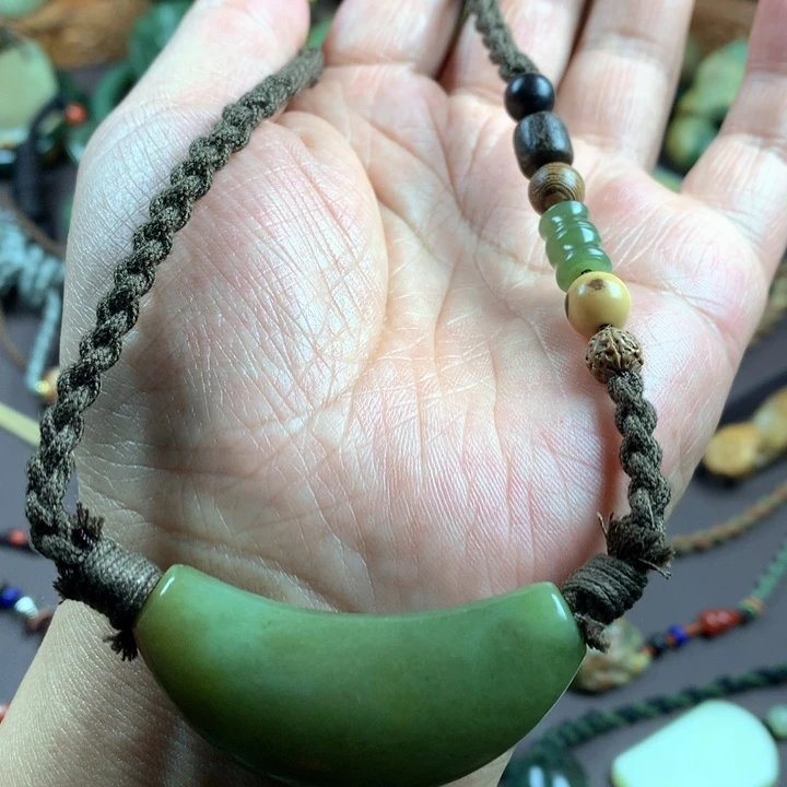 吊坠(赠链)未镶嵌岫岩河磨玉（透闪石质玉）