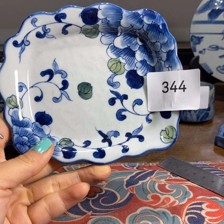 青花瓷景德镇手绘牡丹缠枝莲花边碟
