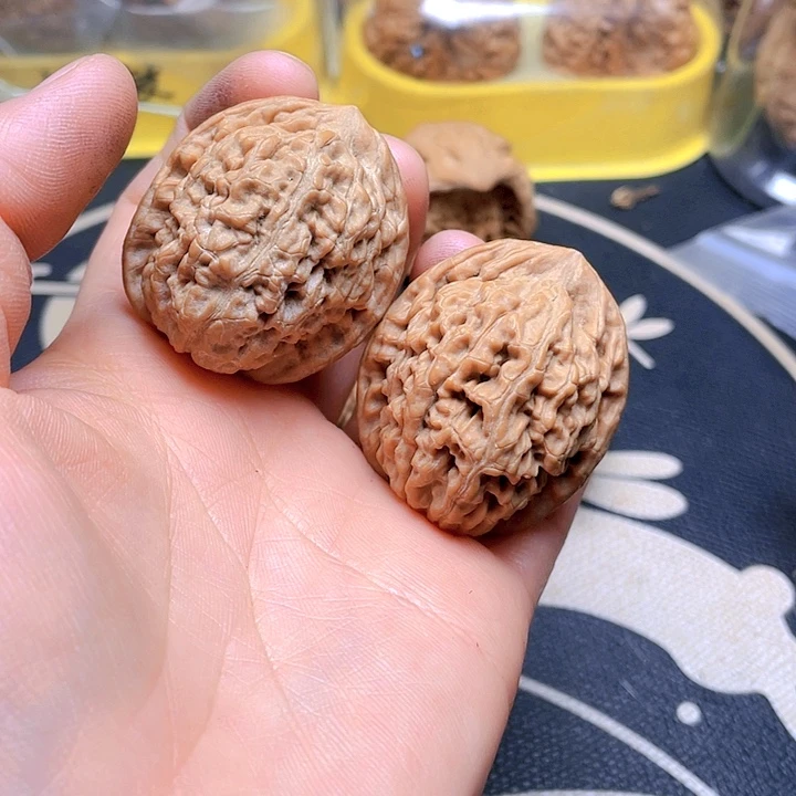 文玩核桃吊坠莲花虎头