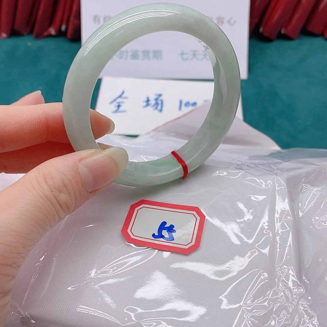 翡翠手镯未镶嵌W****?55555555555