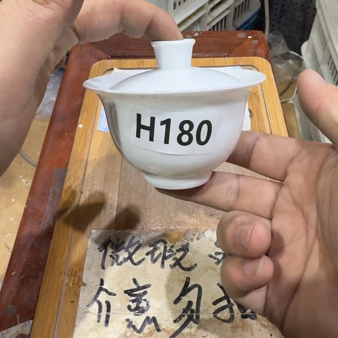 微瑕疵介意勿拍陶瓷器皿B065