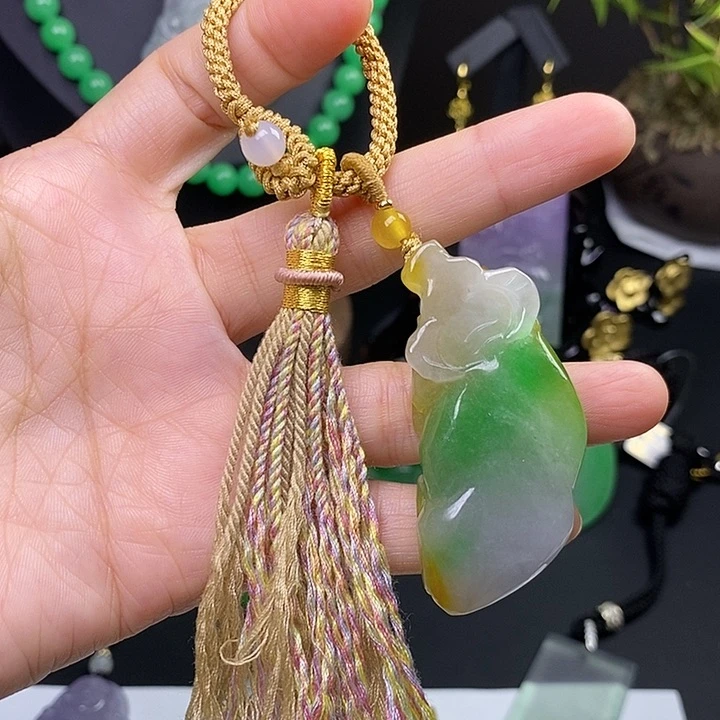 翡翠未镶嵌吊坠(赠链)