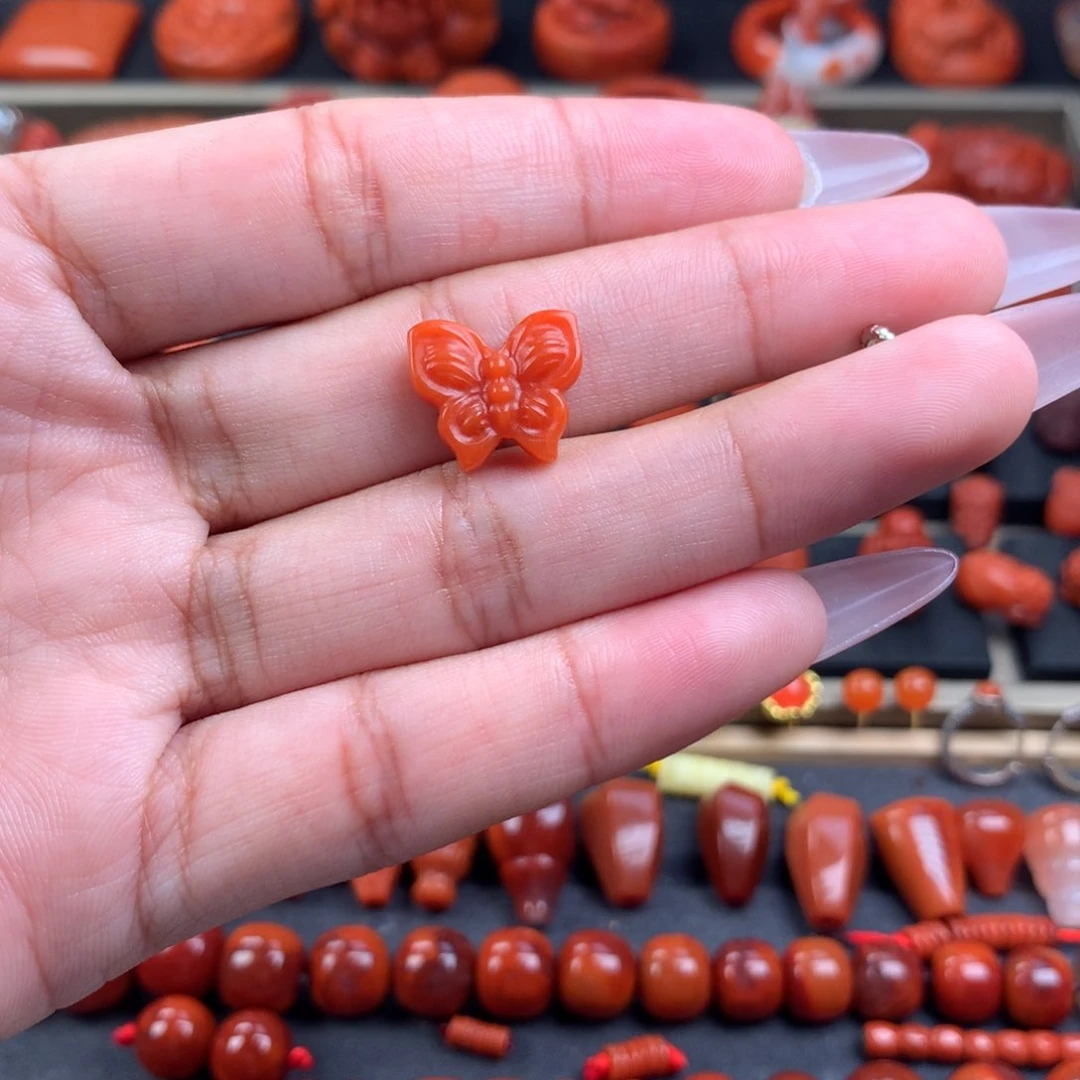 南红玛瑙精工雕刻蝴蝶未镶嵌