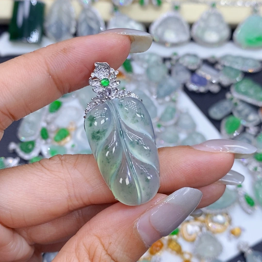 翡翠18K金镶嵌颈饰