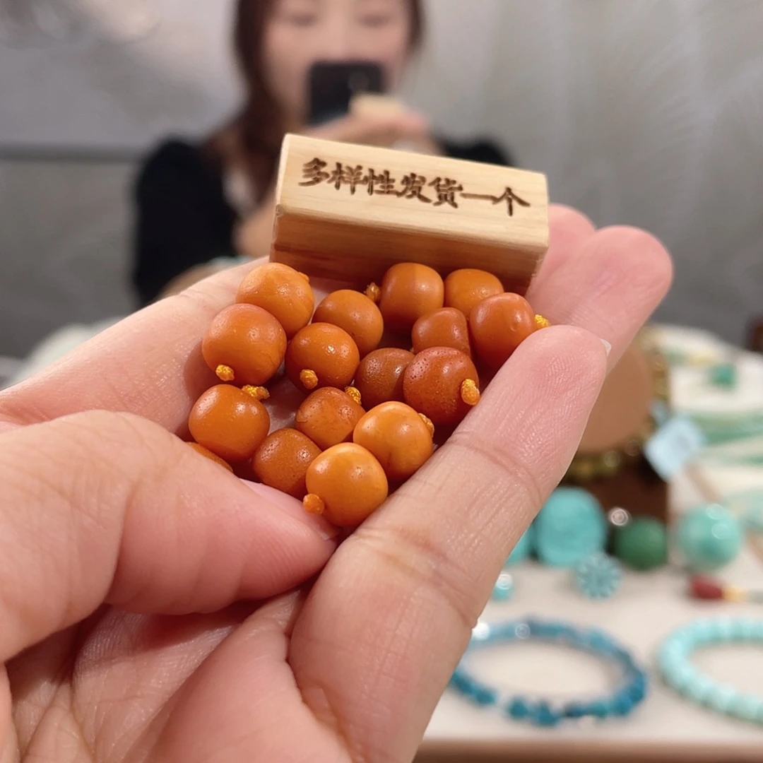 蜜蜡未镶嵌裸石对珠卡8+