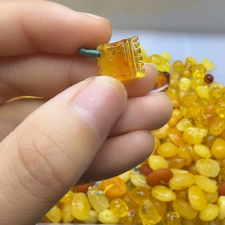 琥珀未镶嵌珠宝奇石