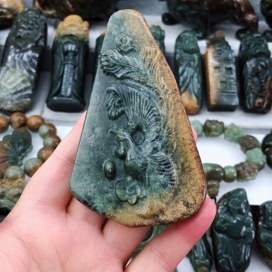 未镶嵌岫岩河磨玉（透闪石质玉）挂件
