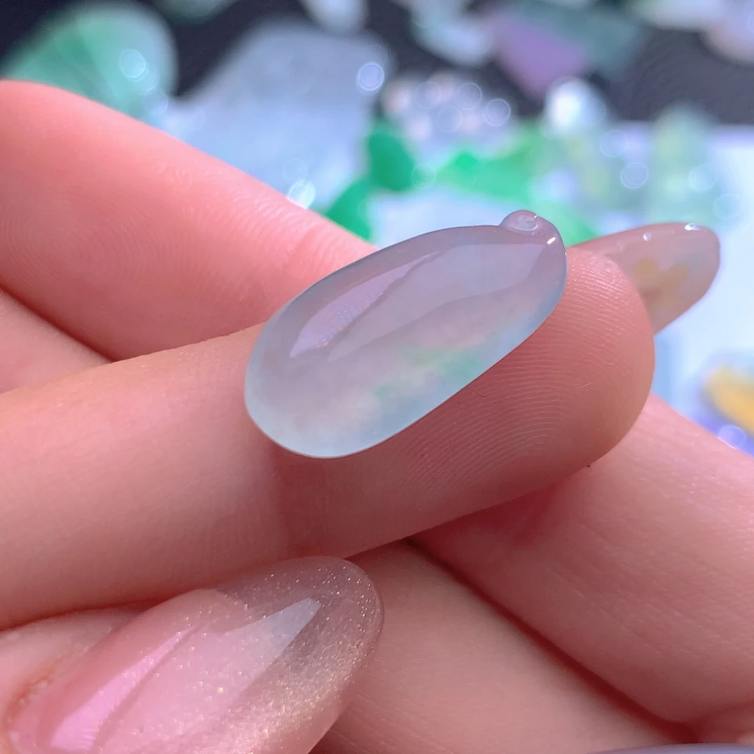 翡翠未镶嵌颈饰缅甸